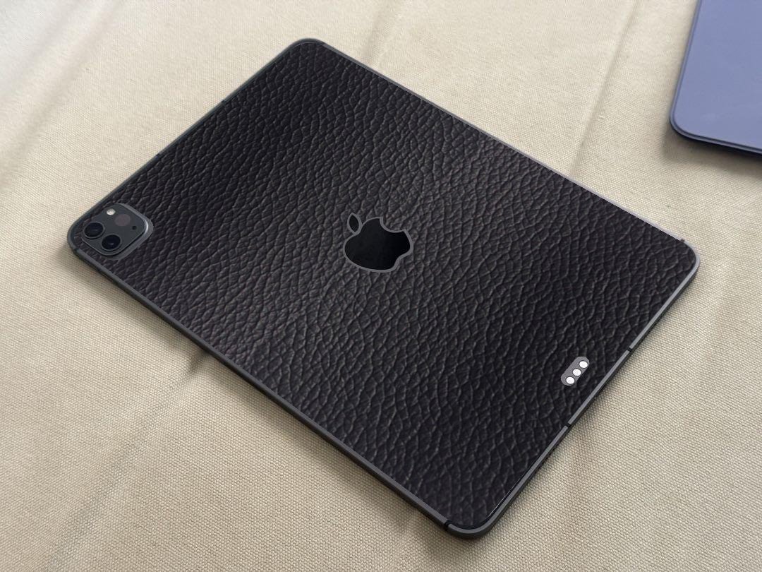 Apple iPad Pro 11" 3RD Gen. (Wifi / Cell) A2301   BLACK LEATHER Laptop Skin